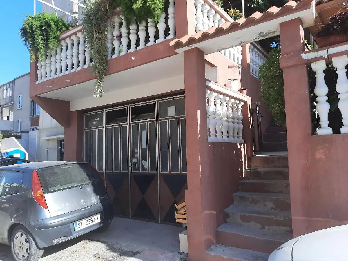 Ani Apartment Split