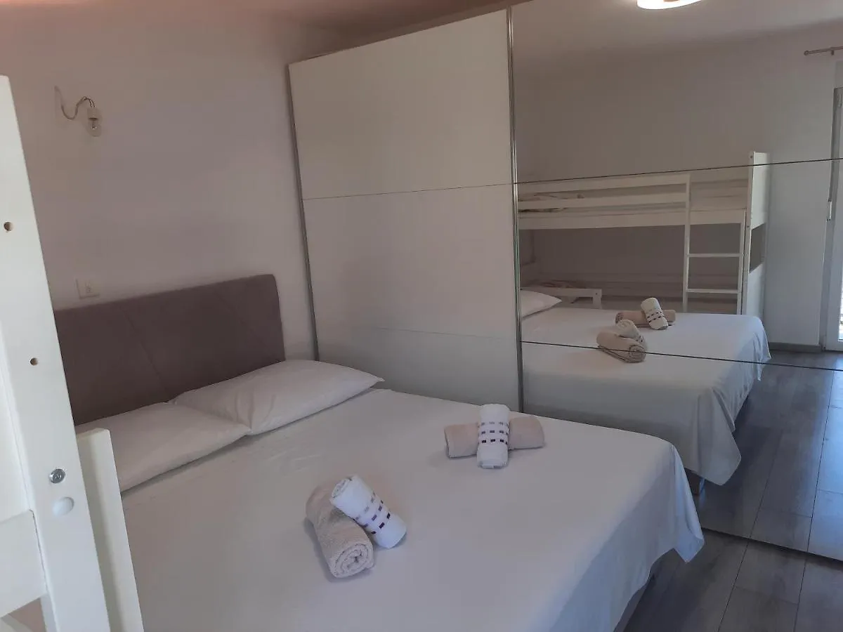 Ani Apartment Split