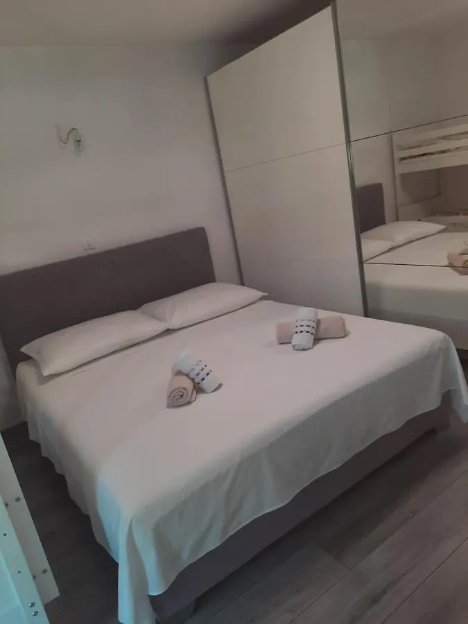Ani Apartment Split