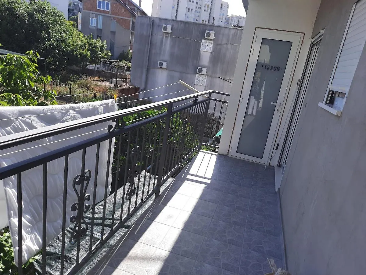 Ani Apartment Split
