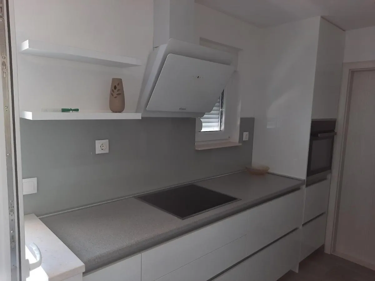 Ani Apartment Split