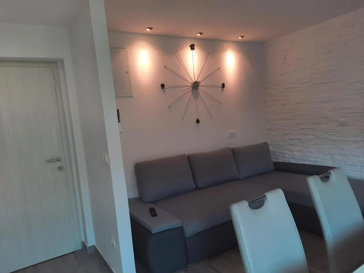 Ani Apartment Split