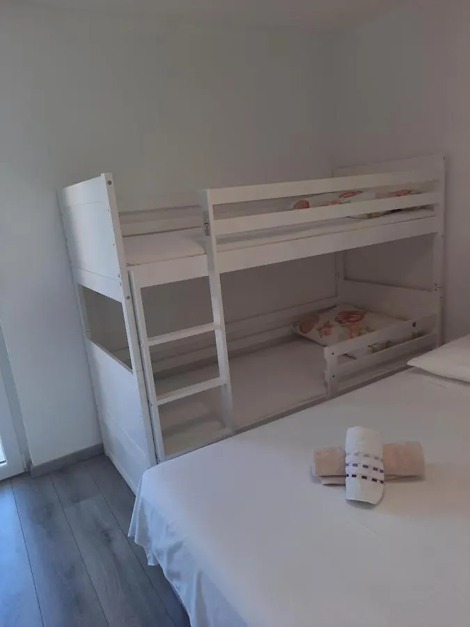 Ani Apartment Split