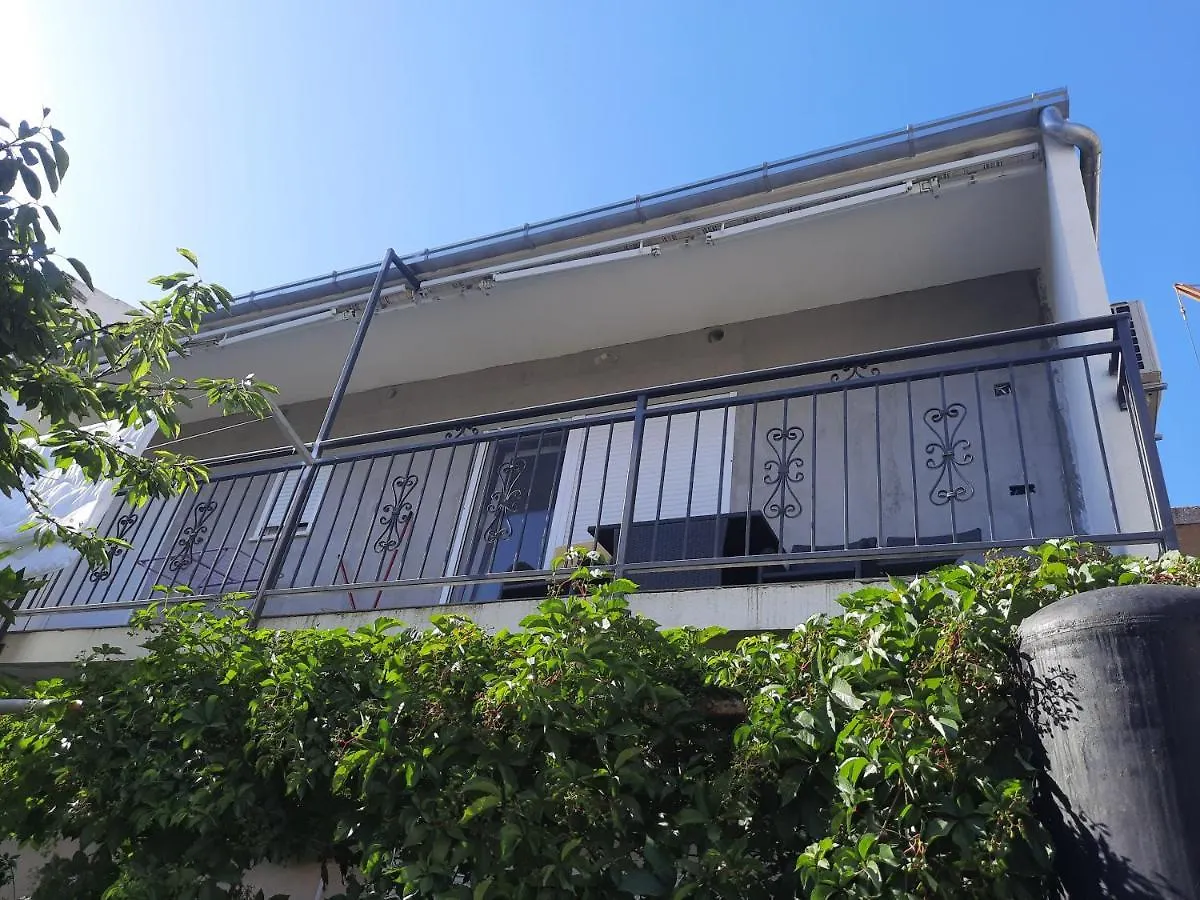 Ani Apartment Split